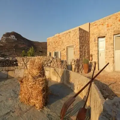 Themonies Luxury Suites - Chora