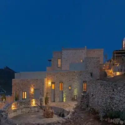 Themonies Luxury Suites - Chora
