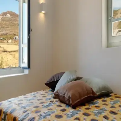 Themonies Luxury Suites - Chora