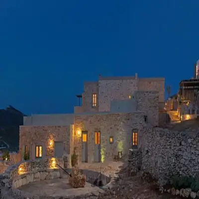 Themonies Luxury Suites - Chora