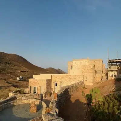 Themonies Luxury Suites - Chora